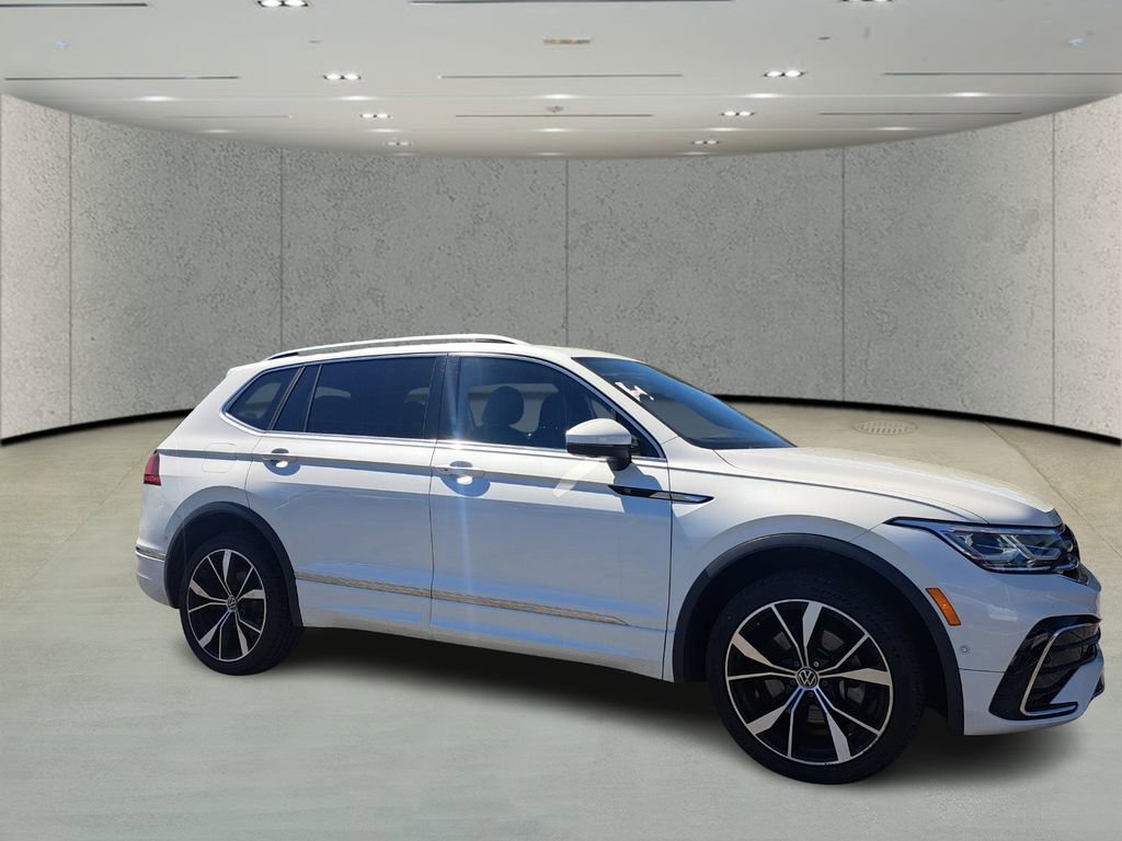 Used 2023 Volkswagen Tiguan SEL R-Line image 2