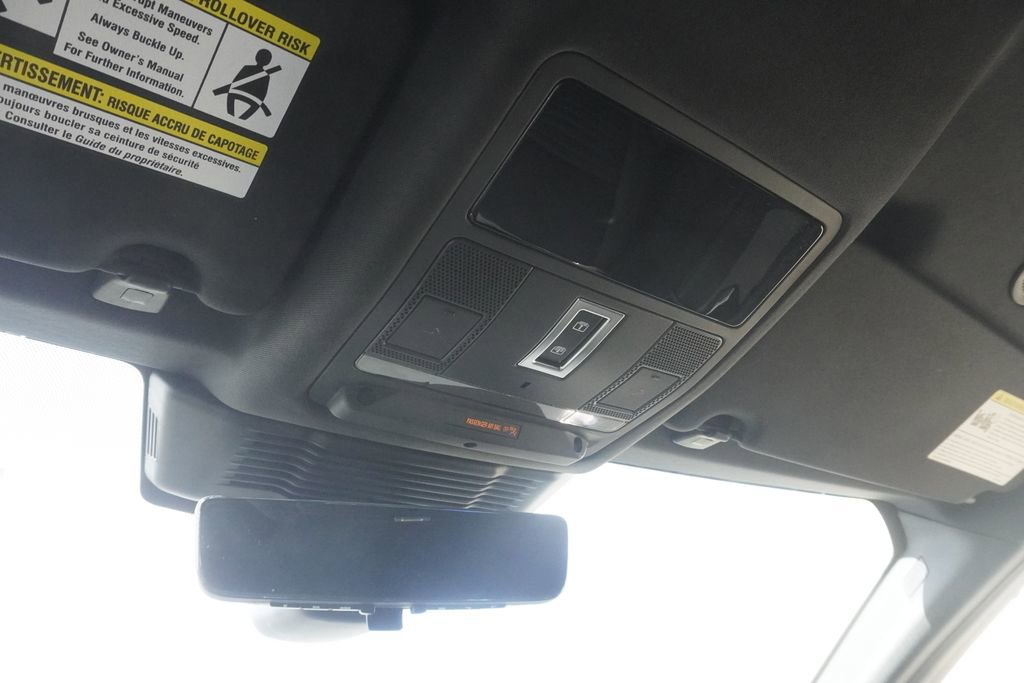 Used 2025 Land Rover Discovery Sport Dynamic SE image 16