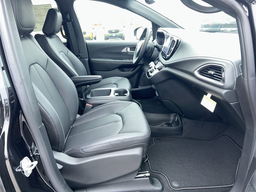 New 2026 Chrysler Pacifica Select image 25