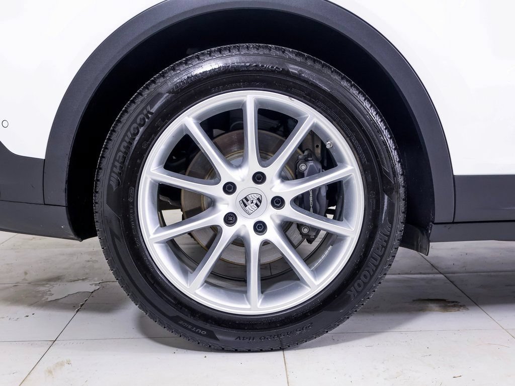 Certified 2025 Porsche Cayenne AWD/4WD image 20