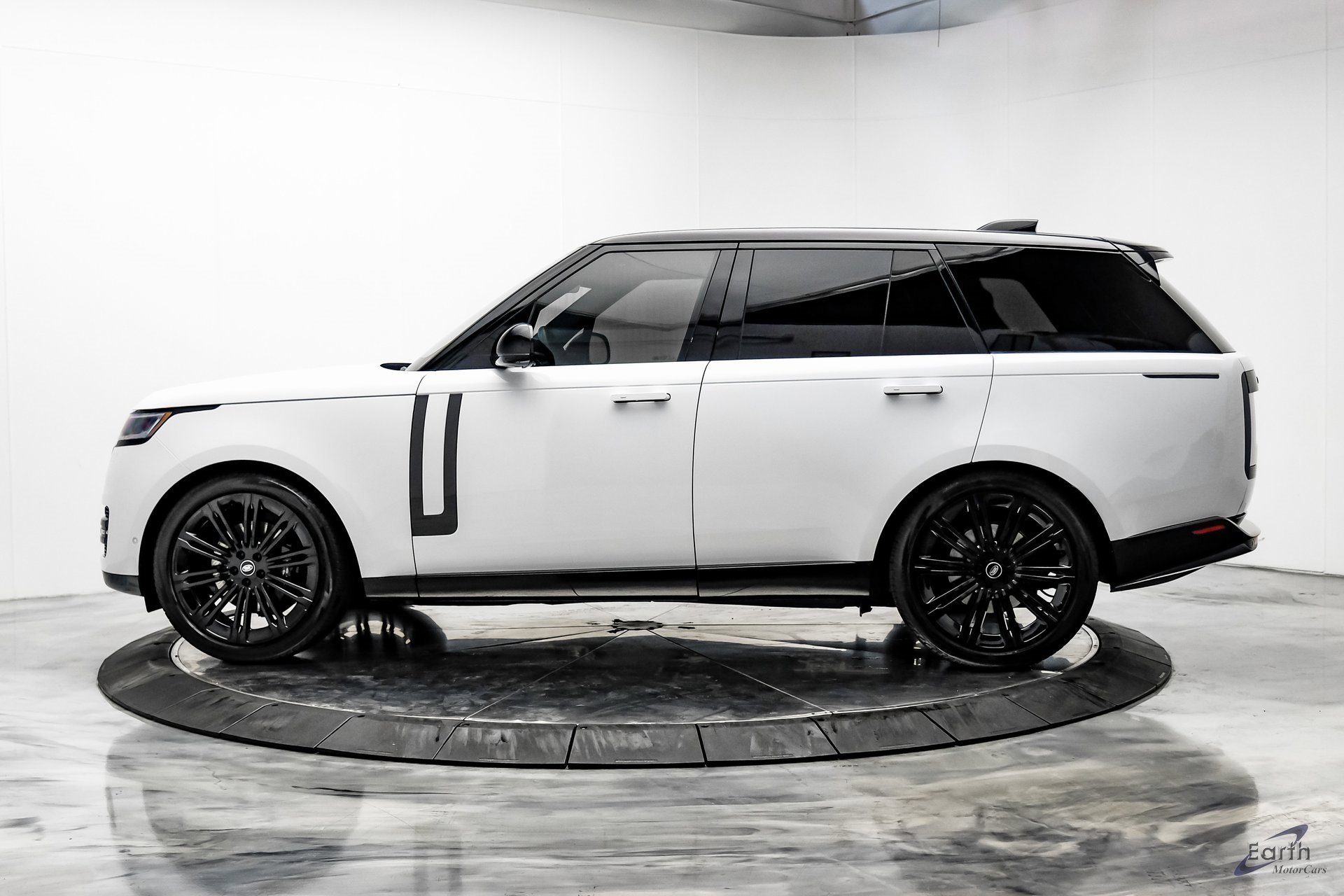 Used 2024 Land Rover Range Rover SE image 5