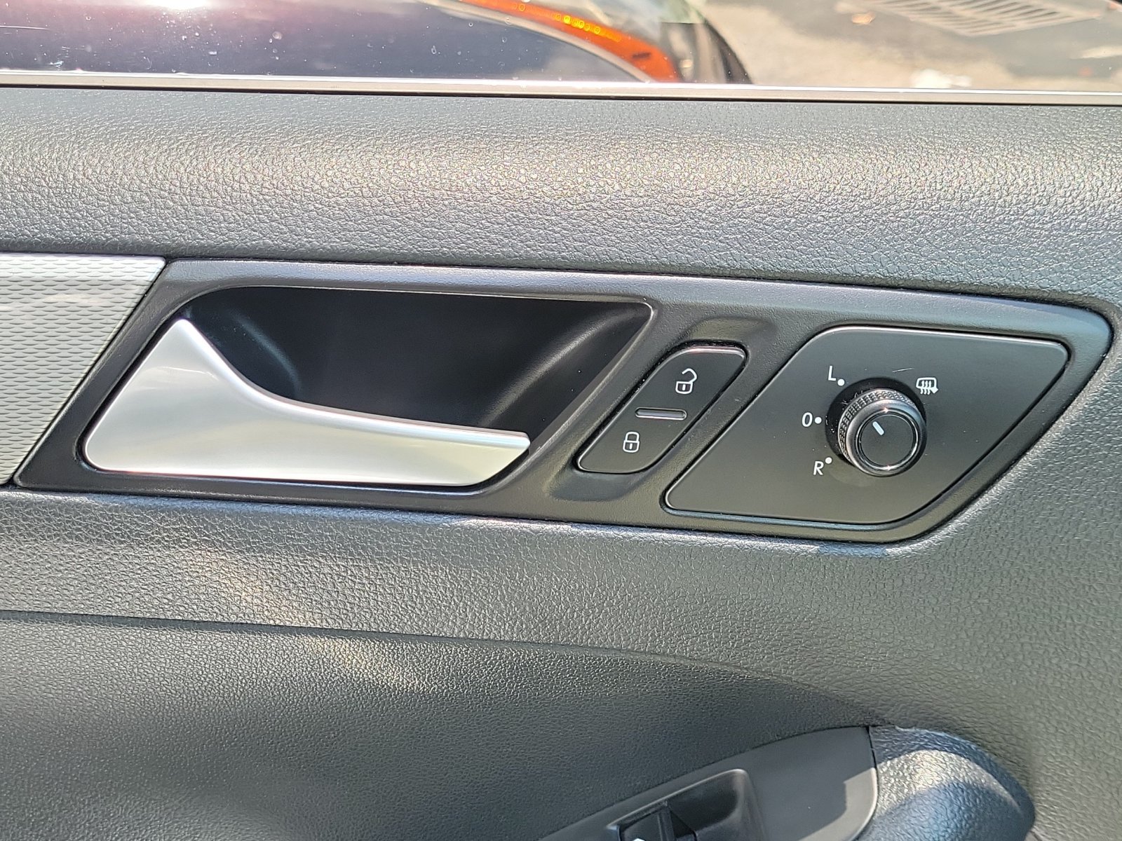 Used 2018 Volkswagen Jetta SE FWD image 16