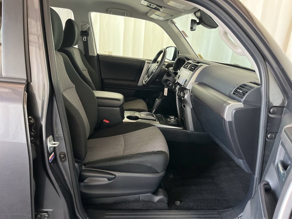 Used 2020 Toyota 4Runner SR5 AWD/4WD image 20
