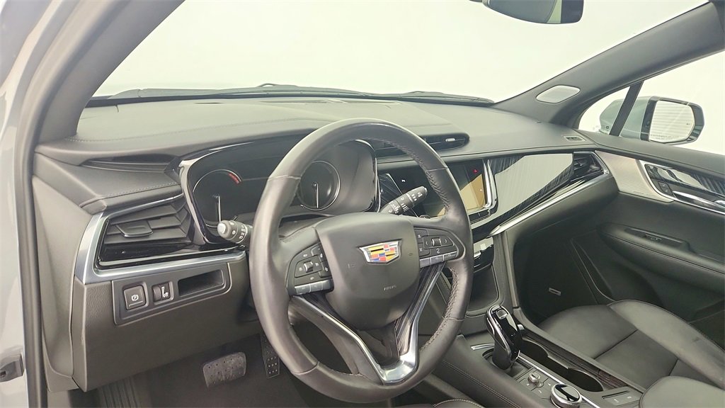 Used 2025 Cadillac XT6 Premium Luxury image 16