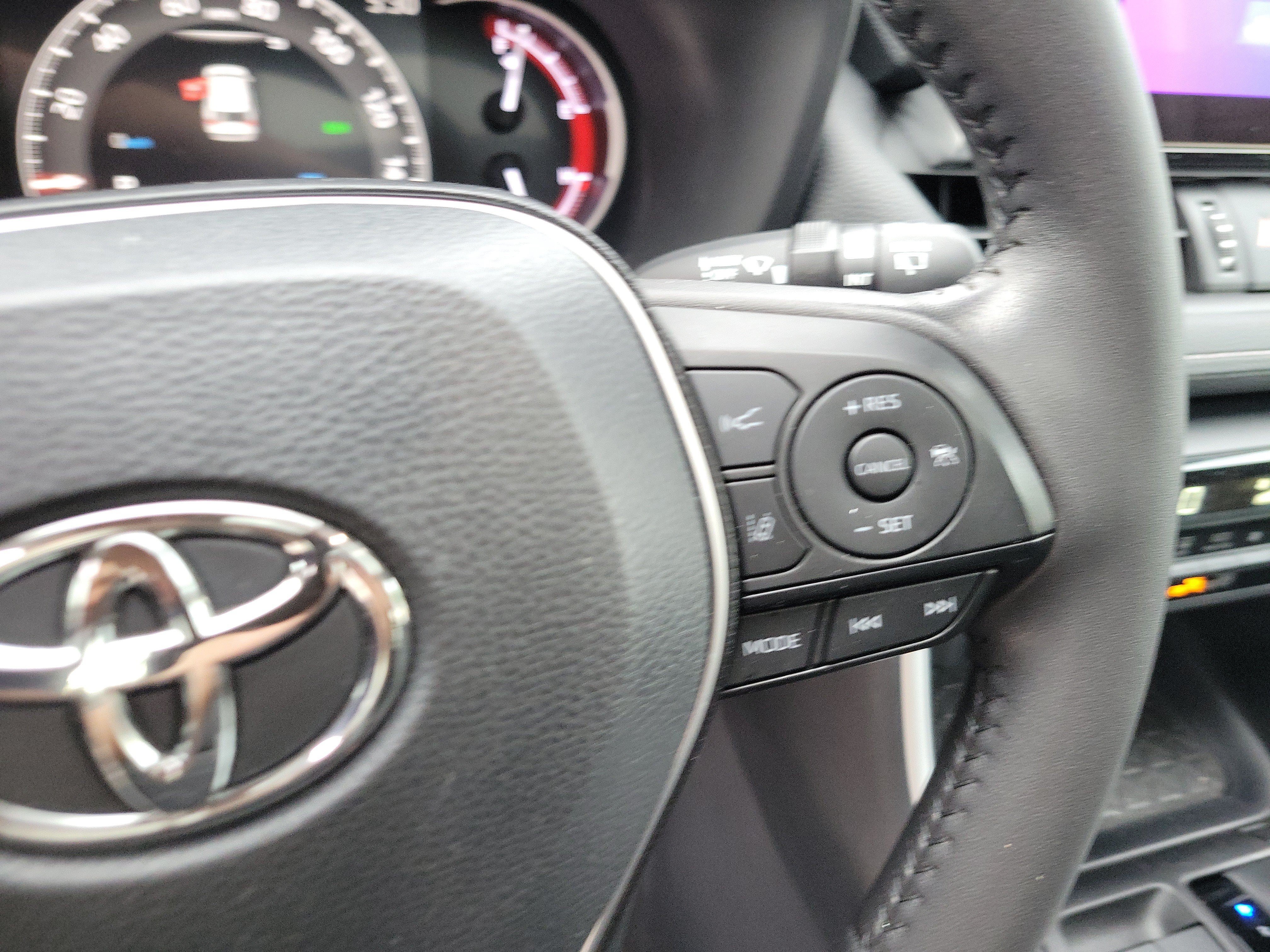 Used 2025 Toyota RAV4 XLE Premium FWD image 29