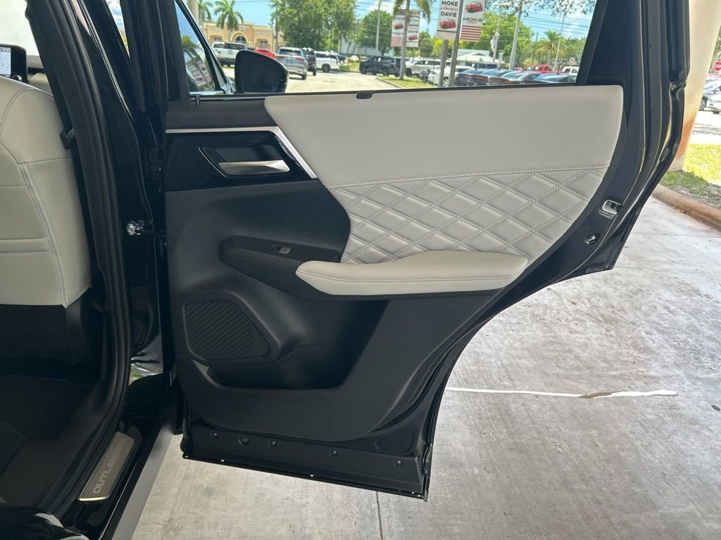 New 2025 Mitsubishi Outlander SEL image 35