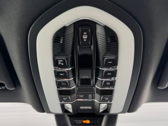 Certified 2025 Porsche Macan image 25
