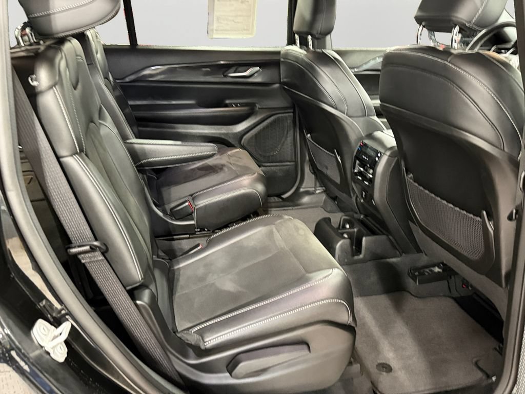 Used 2023 Jeep Grand Cherokee L Laredo AWD/4WD image 13