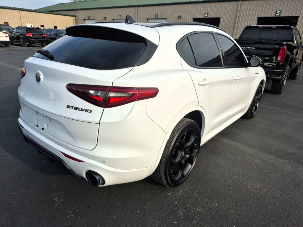 Used 2023 Alfa Romeo Stelvio Estrema AWD/4WD image 3