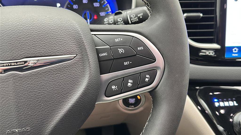 Used 2024 Chrysler Pacifica Touring-L FWD image 21
