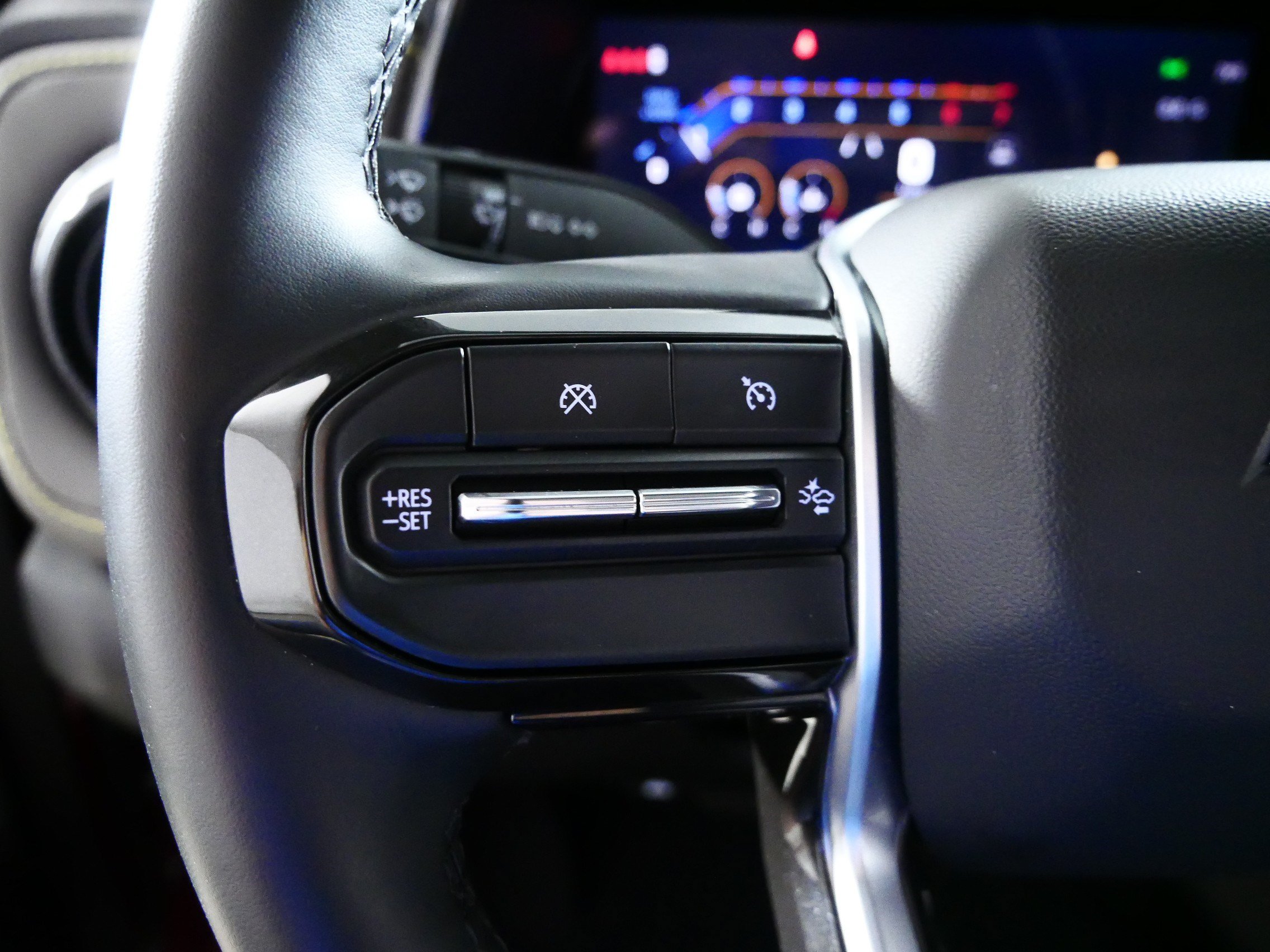 Used 2025 Chevrolet Colorado ZR2 w/ Technology Package AWD/4WD image 27