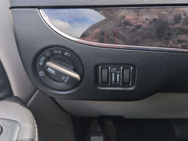 Used 2014 Chrysler Town & Country Touring-L w/ Driver Convenience Group FWD image 19