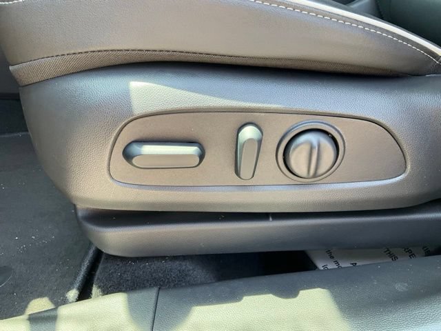 Used 2025 Buick Encore GX Avenir w/ Avenir Technology Package AWD/4WD image 6
