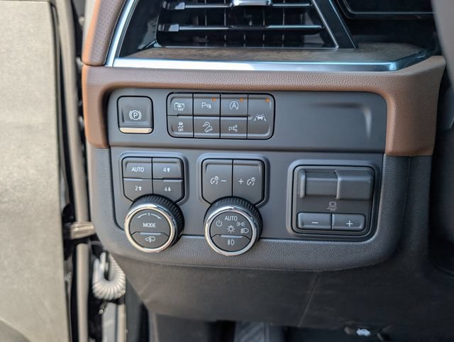 New 2026 Chevrolet Suburban High Country AWD/4WD image 17