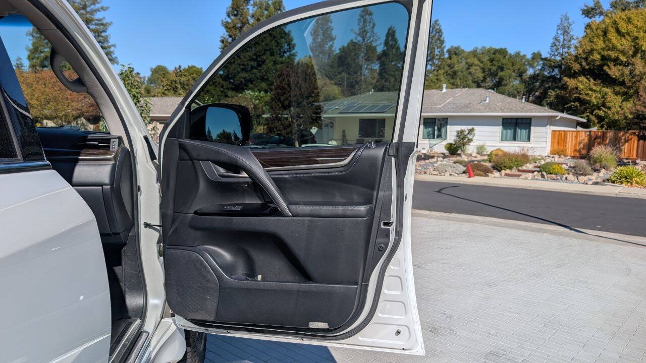 Used 2018 Lexus LX 570 4WD image 24