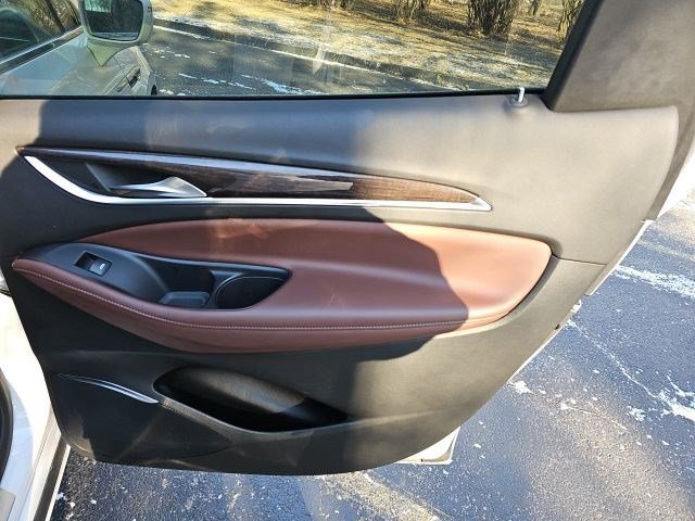 Used 2020 Buick Enclave Avenir w/ Avenir Technology Package AWD/4WD image 17
