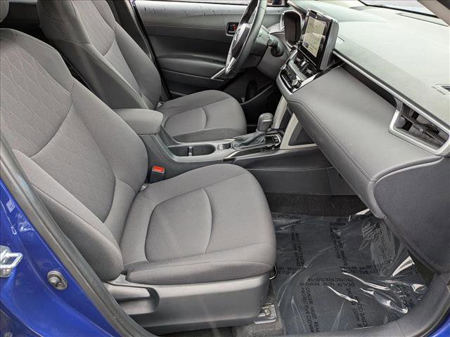Used 2025 Toyota Corolla Cross LE image 19