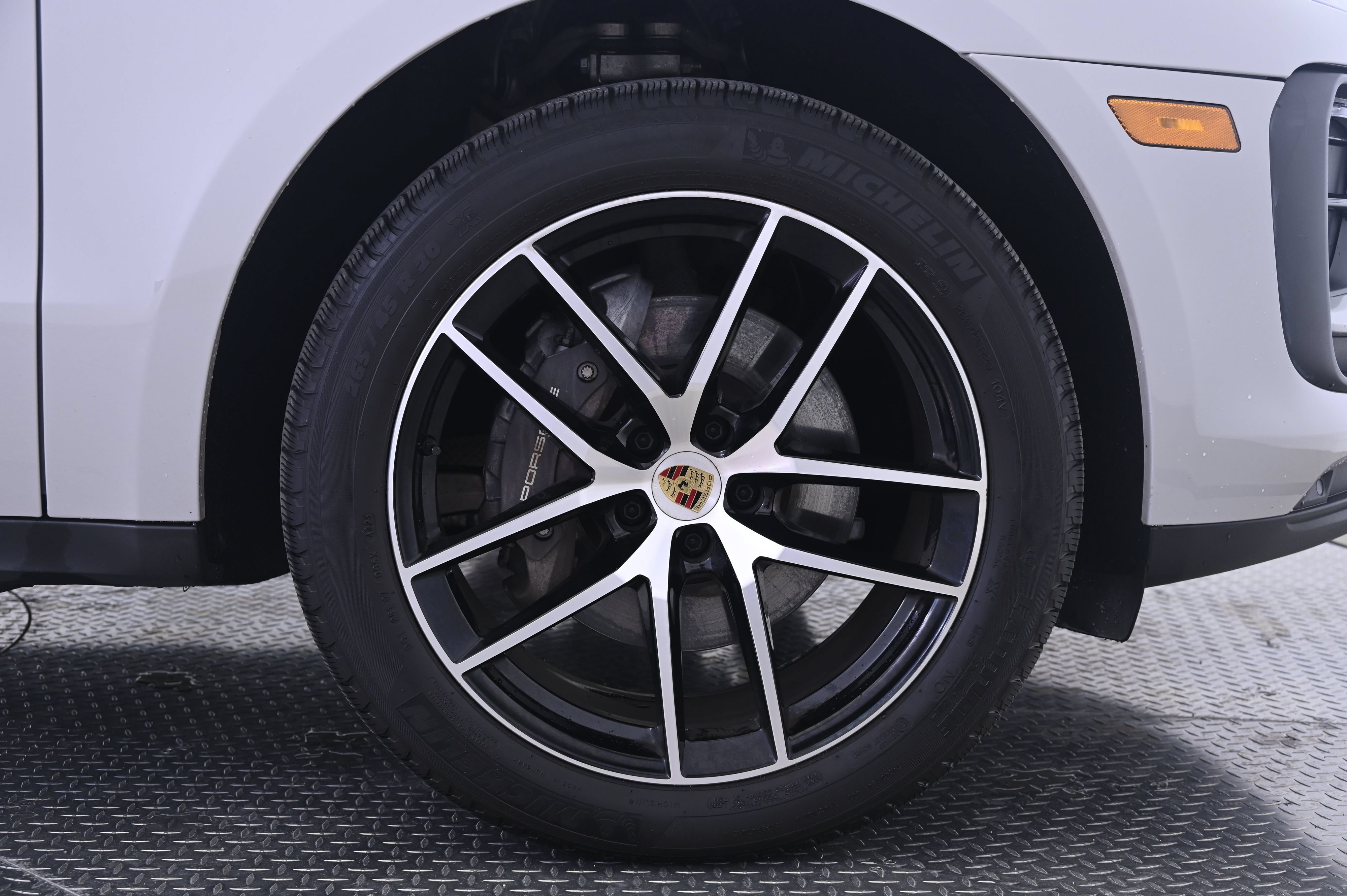 Certified 2023 Porsche Macan AWD/4WD image 14