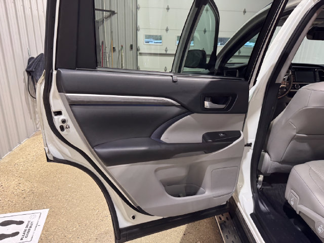 Used 2018 Toyota Highlander Limited Platinum AWD/4WD image 20