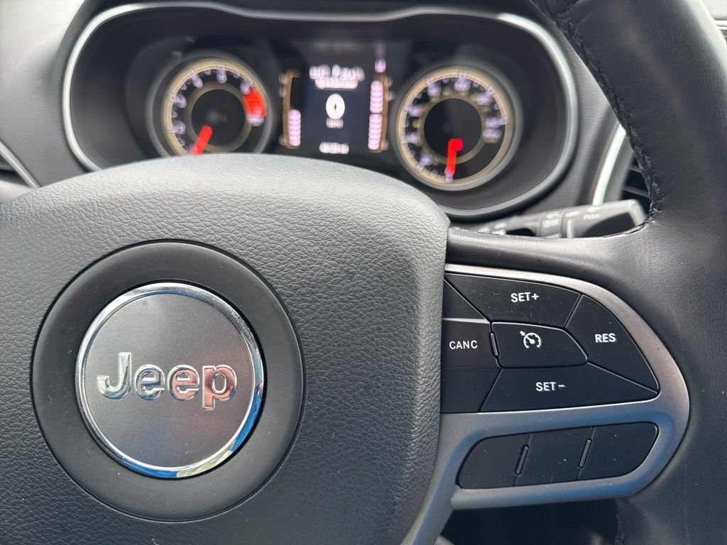 Used 2021 Jeep Cherokee Latitude Plus AWD/4WD image 19
