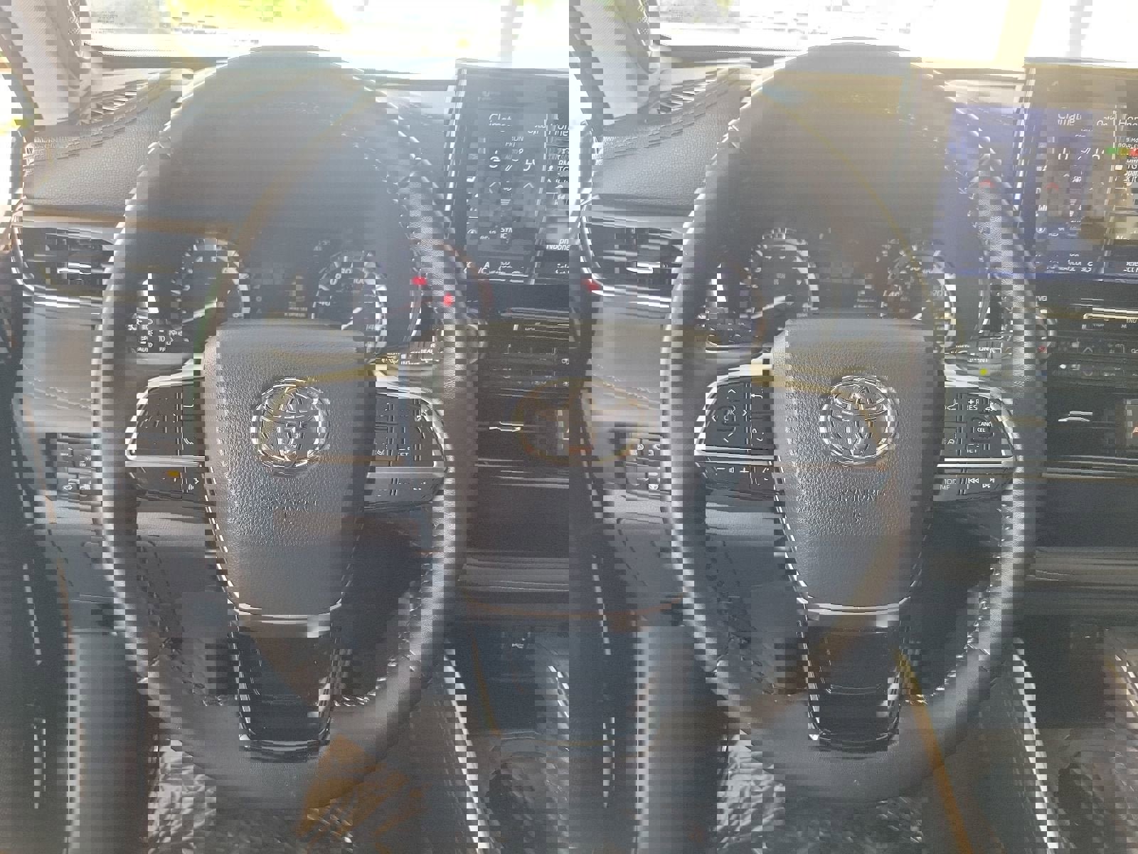 Used 2020 Toyota Highlander Limited FWD image 24