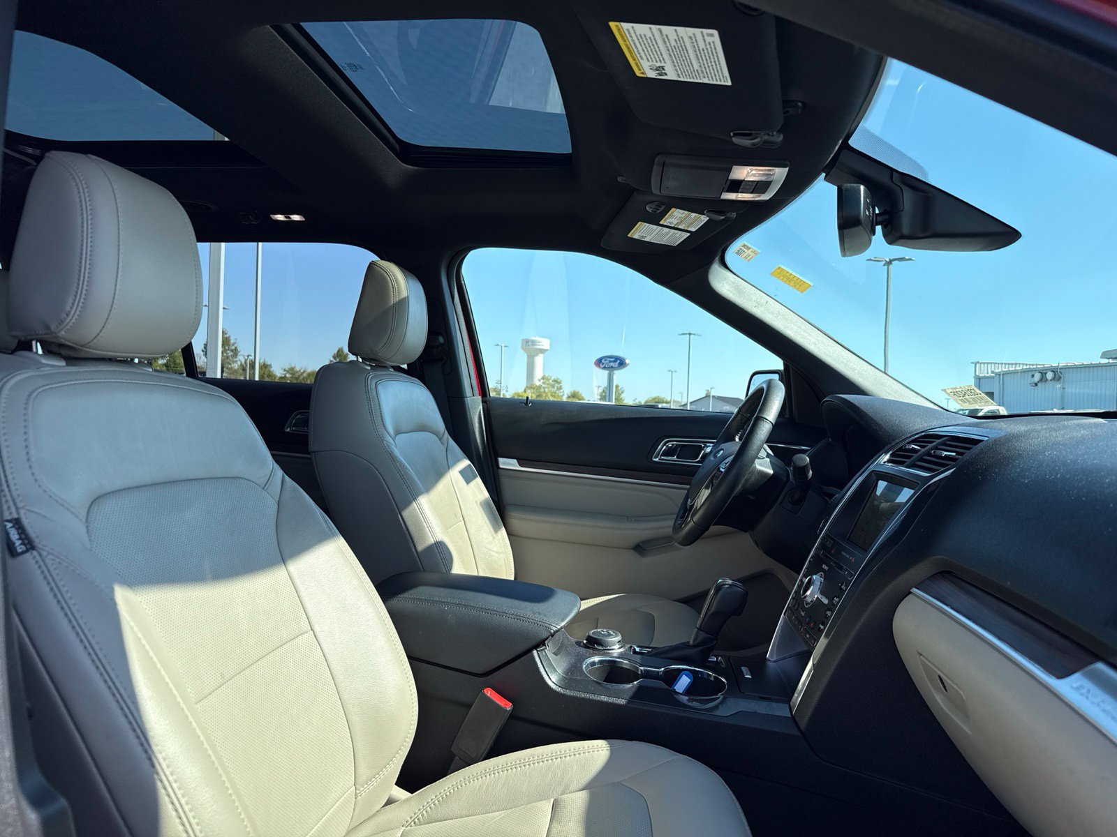 Used 2018 Ford Explorer Limited w/ Equipment Group 301A AWD/4WD image 16