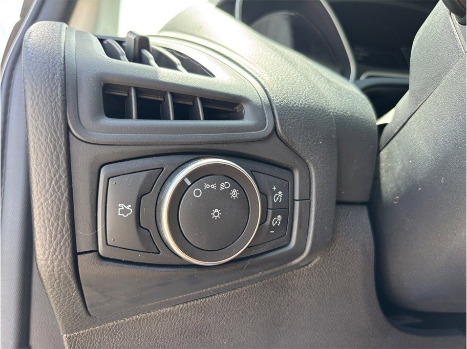 Used 2018 Ford Focus SE FWD image 24