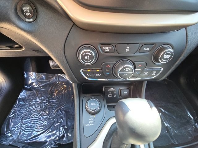 Used 2015 Jeep Cherokee Limited AWD/4WD image 22