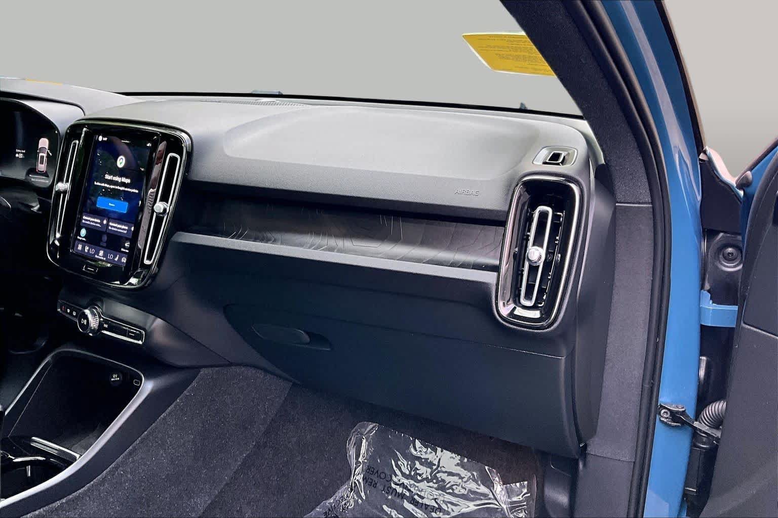 Certified 2023 Volvo XC40 Recharge Ultimate w/ Protection Package Premier AWD/4WD image 17