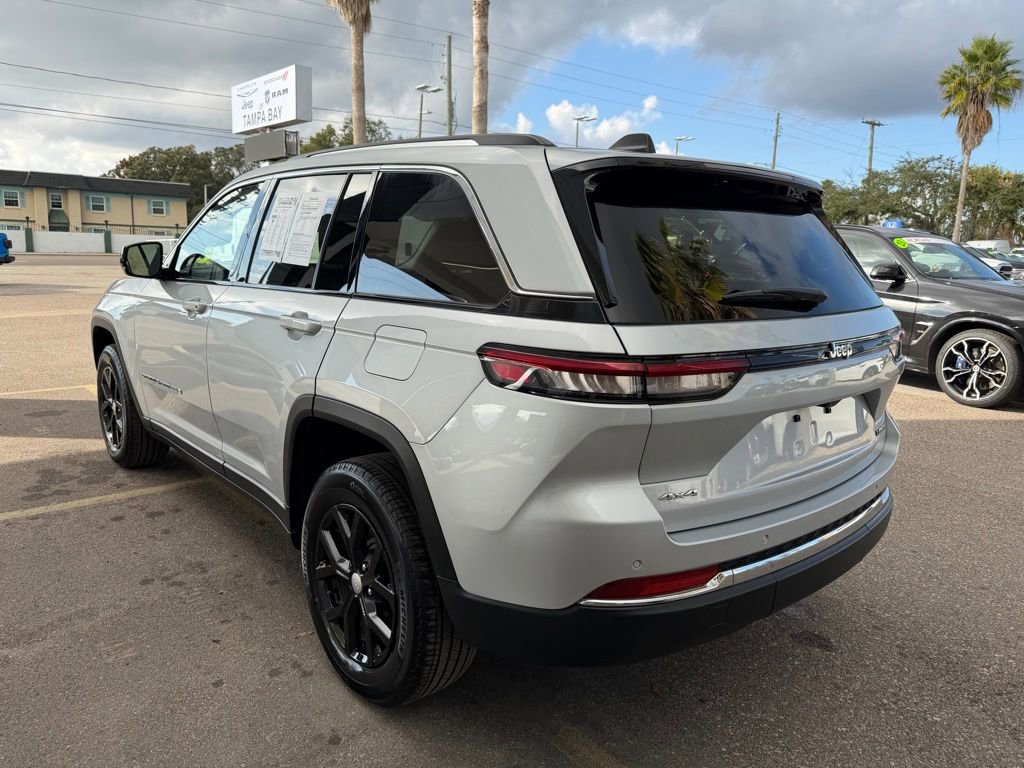 Certified 2023 Jeep Grand Cherokee Limited image 4