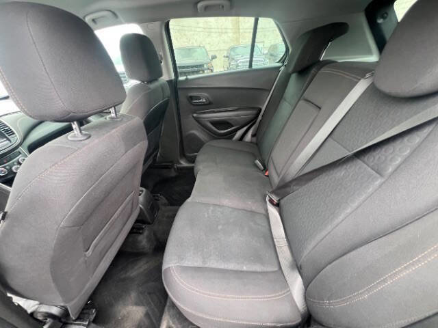 Used 2019 Chevrolet Trax LS w/ LPO, Protection Package FWD image 15