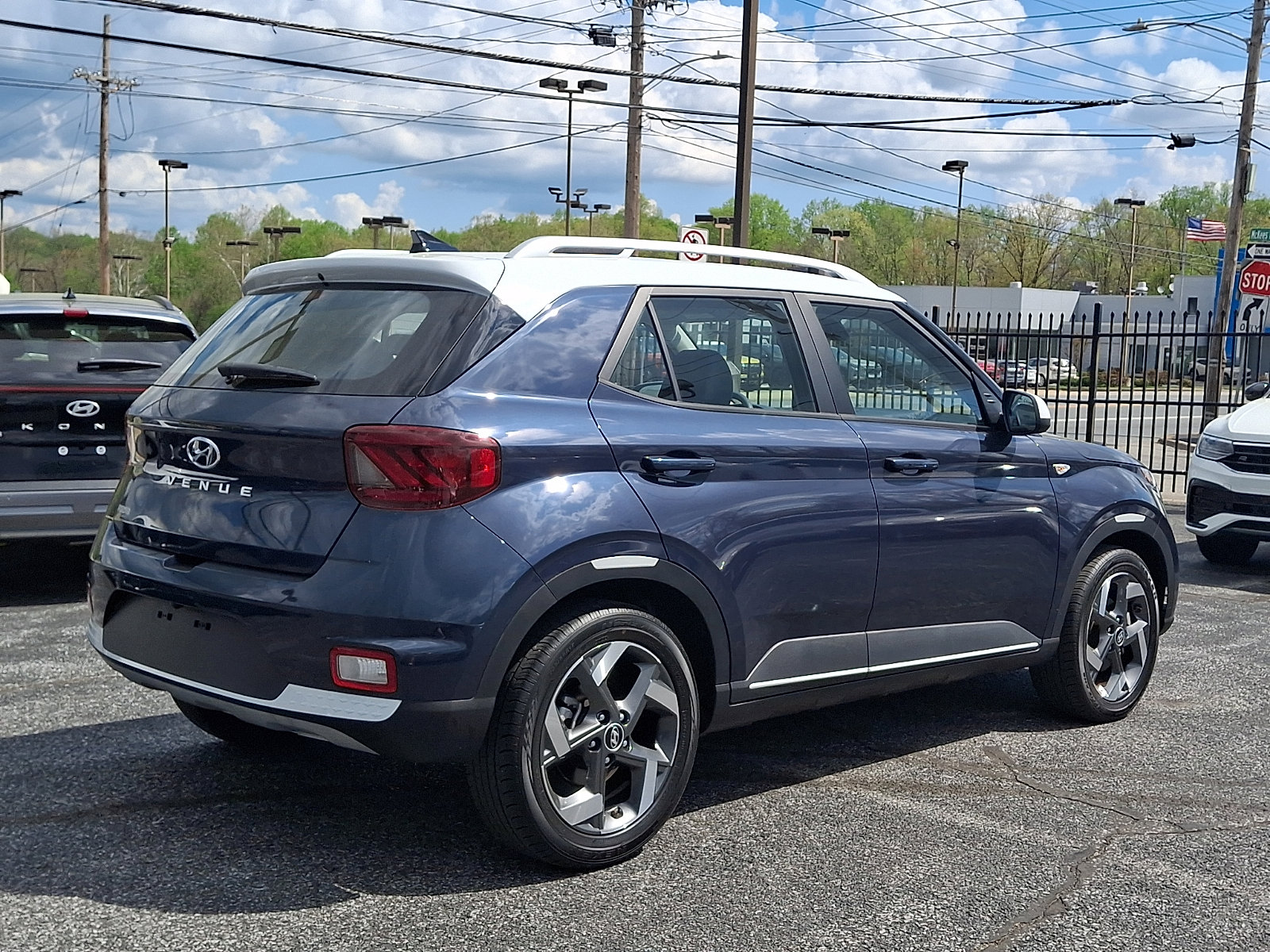 Certified 2022 Hyundai Venue Limited w/ Cargo Package image 6