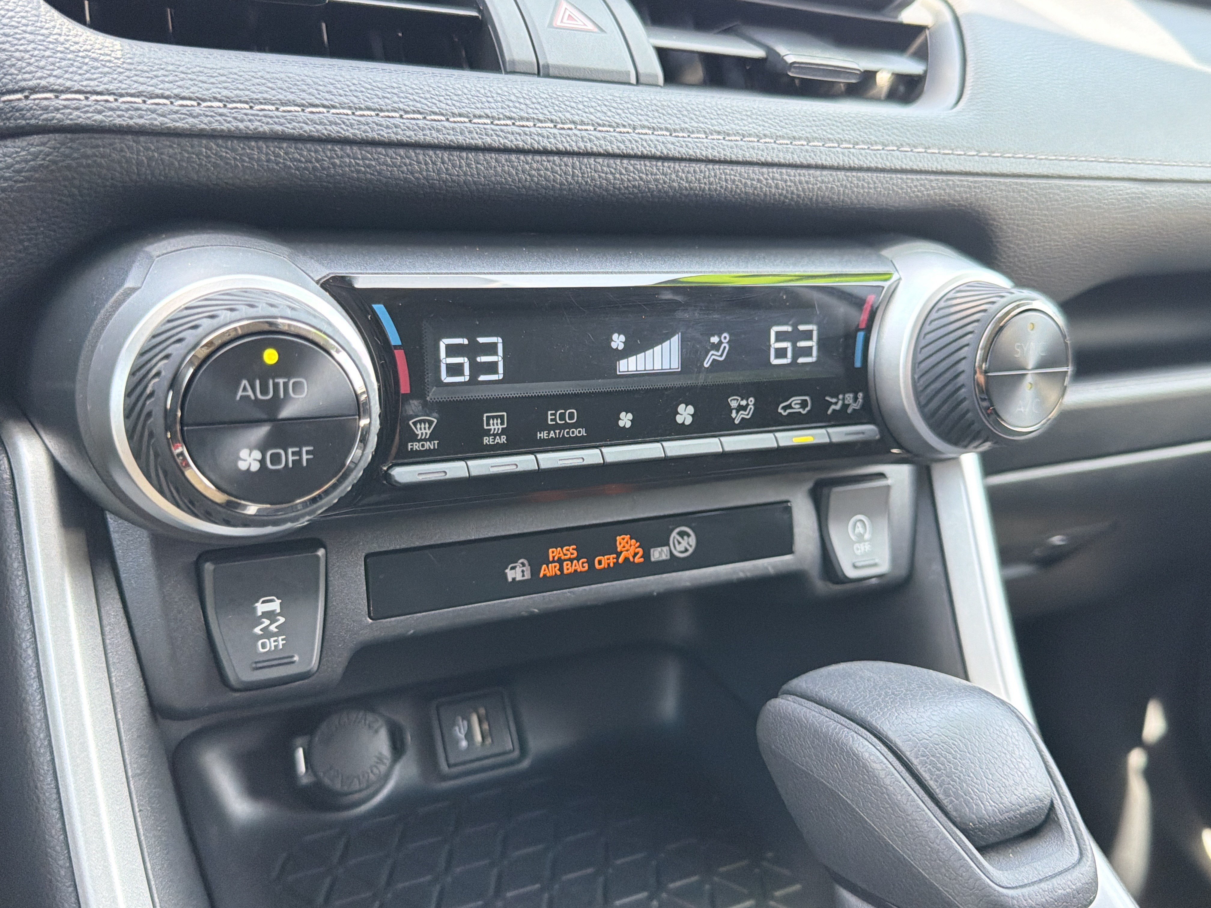 Certified 2025 Toyota RAV4 XLE FWD image 8