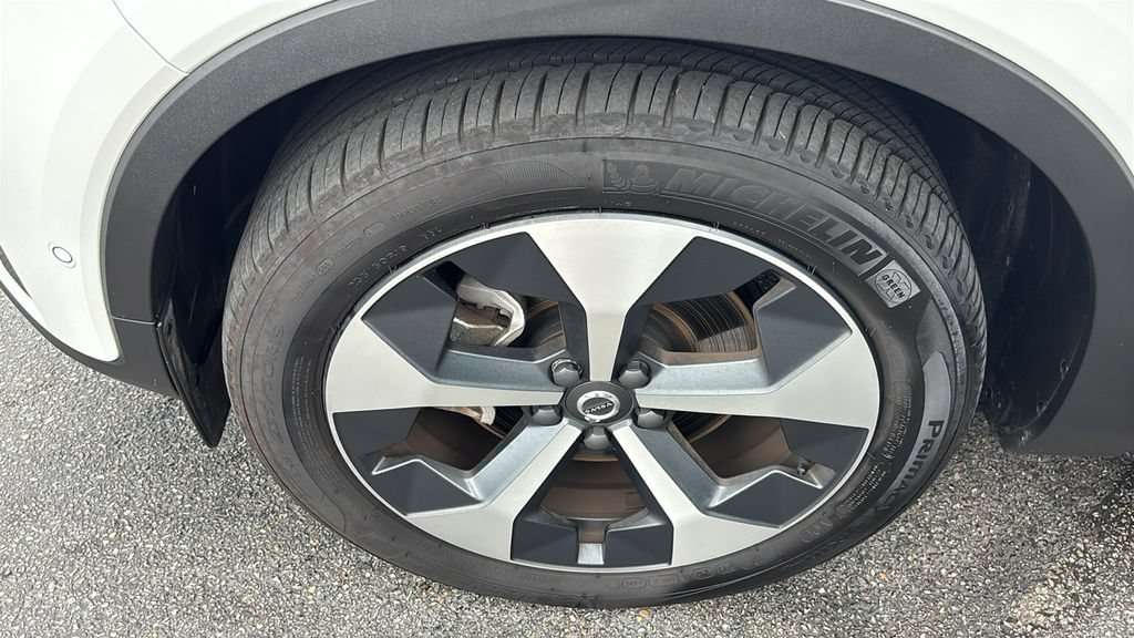 Used 2026 Volvo XC40 B5 Plus AWD/4WD image 32