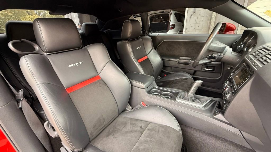 Used 2010 Dodge Challenger SRT8 RWD image 32