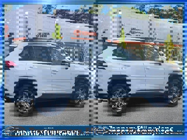 Used 2025 Toyota RAV4 XLE w/ Convenience Package image 5