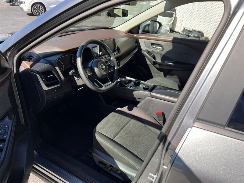Used 2023 Nissan Rogue SV AWD/4WD image 12