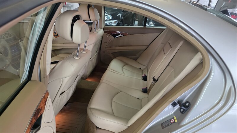 Used 2008 Mercedes-Benz E 350 4MATIC Sedan image 19