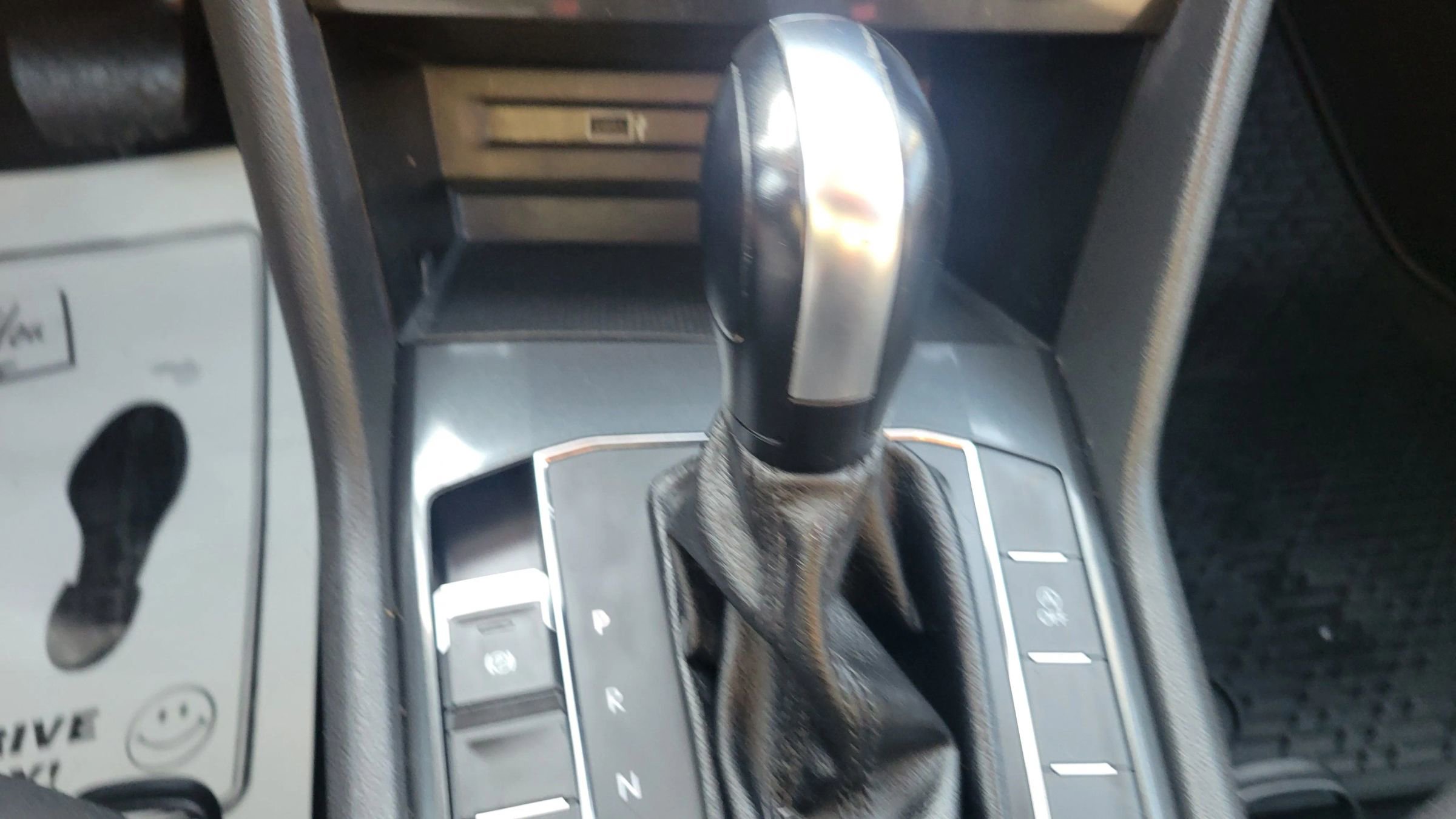 Used 2018 Volkswagen Tiguan S image 24