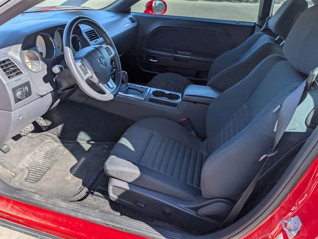 Used 2014 Dodge Challenger SXT image 2
