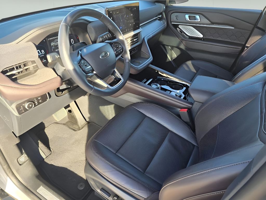 Used 2025 Ford Explorer Platinum w/ LUX Leather Package image 25