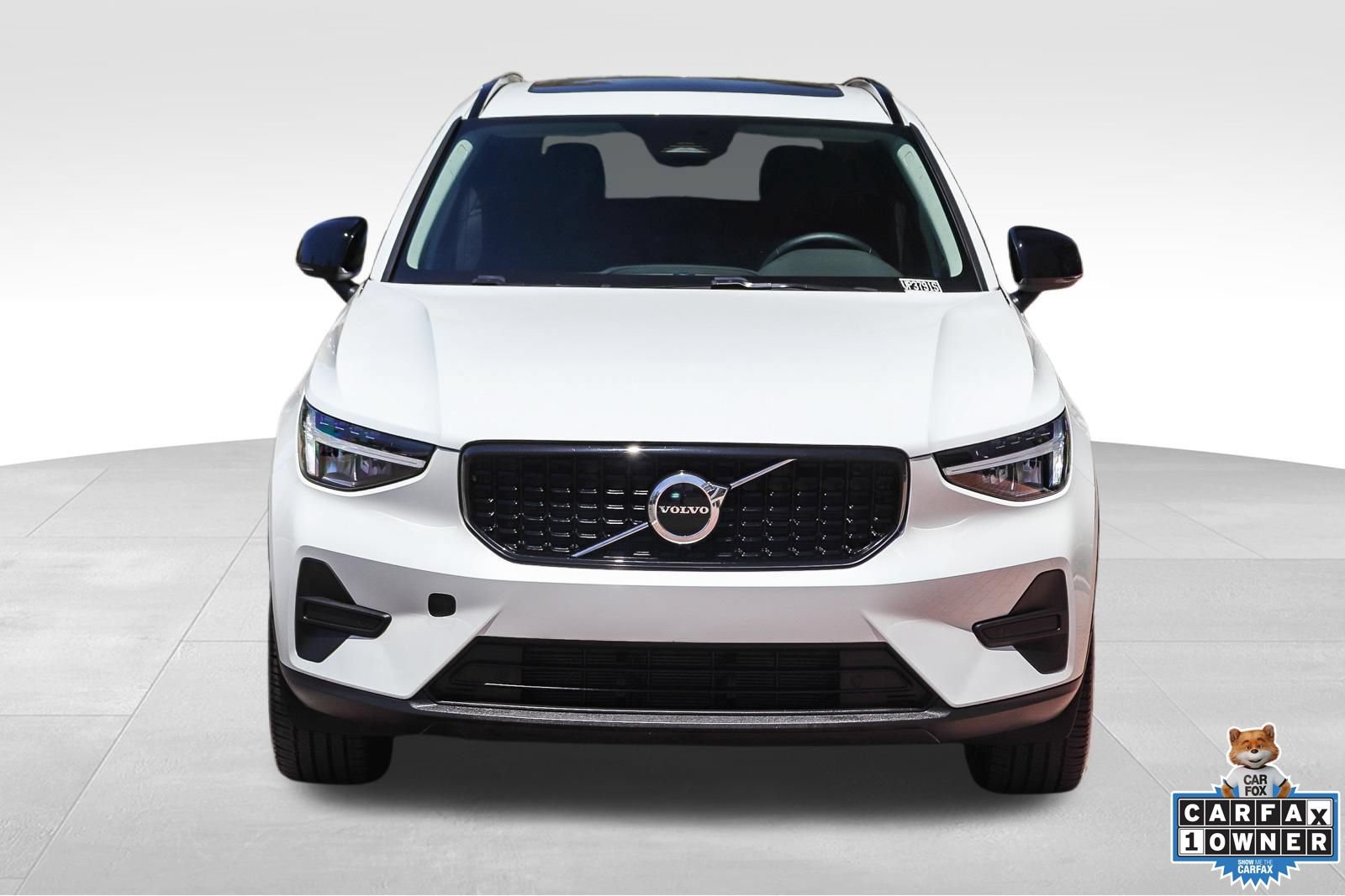Certified 2026 Volvo XC40 B4 Core FWD image 2
