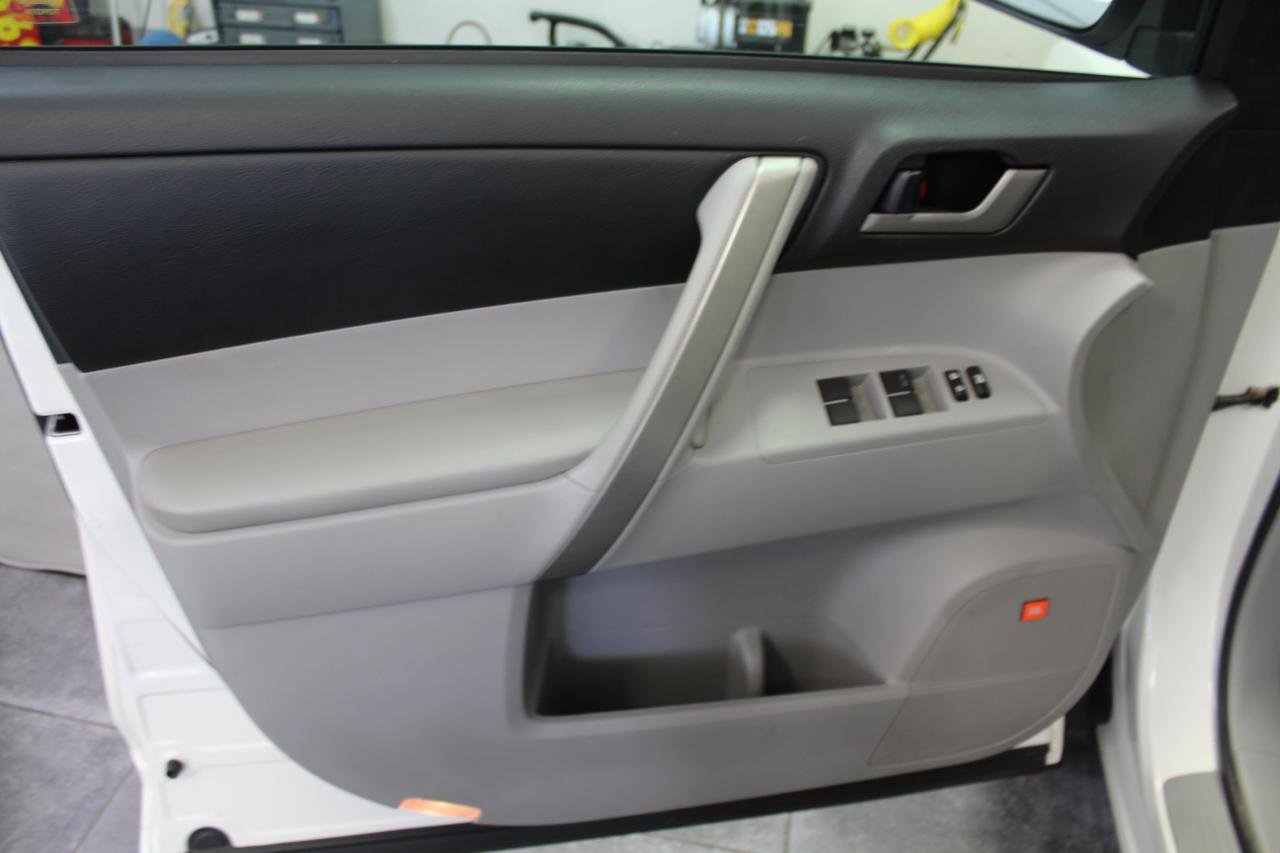 Used 2012 Toyota Highlander SE w/ Tow Pkg AWD/4WD image 20