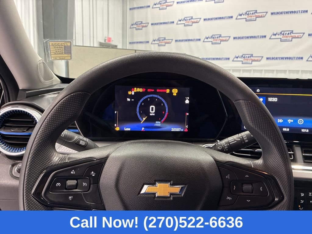 Used 2025 Chevrolet Trax LT image 18
