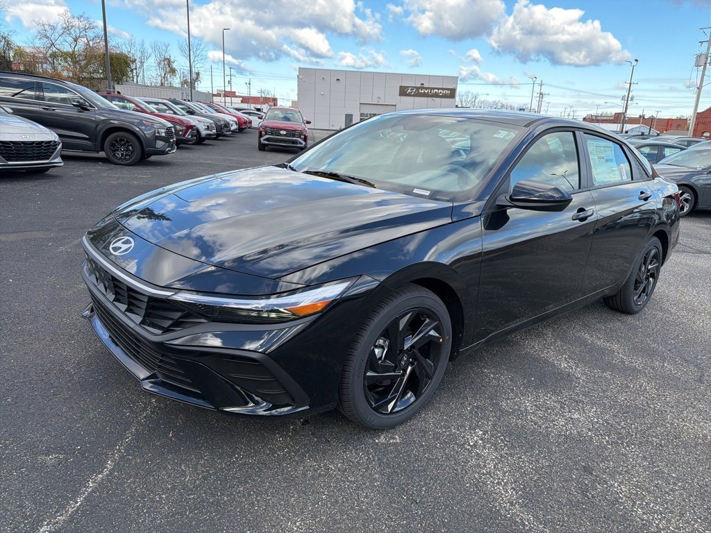 New 2026 Hyundai Elantra Sport image 3