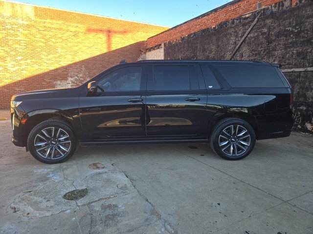 Used 2022 Cadillac Escalade ESV Sport Platinum w/ Heavy-Duty Trailer Package image 4