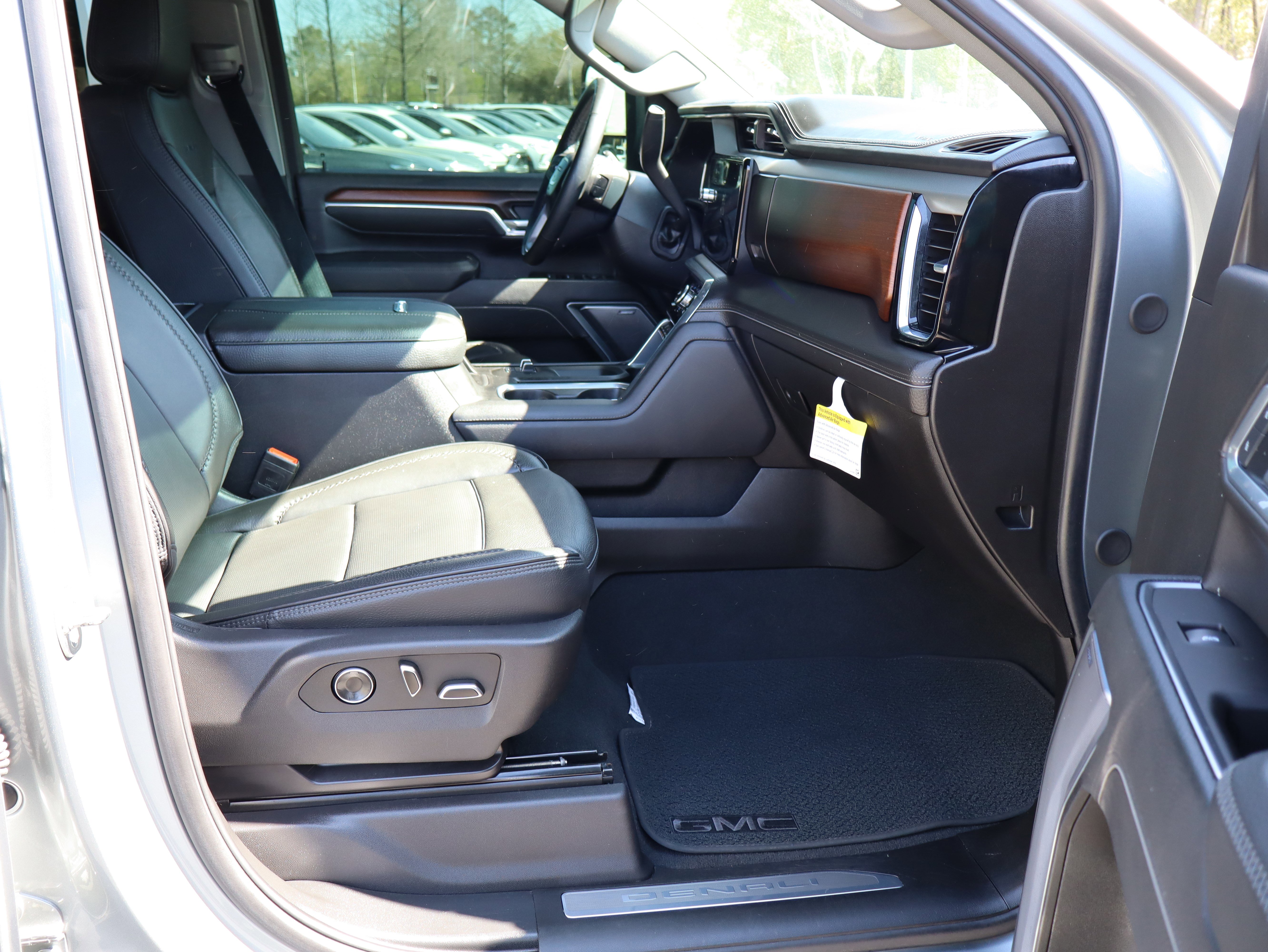 Used 2025 GMC Sierra 2500 Denali w/ Denali Reserve Package image 29