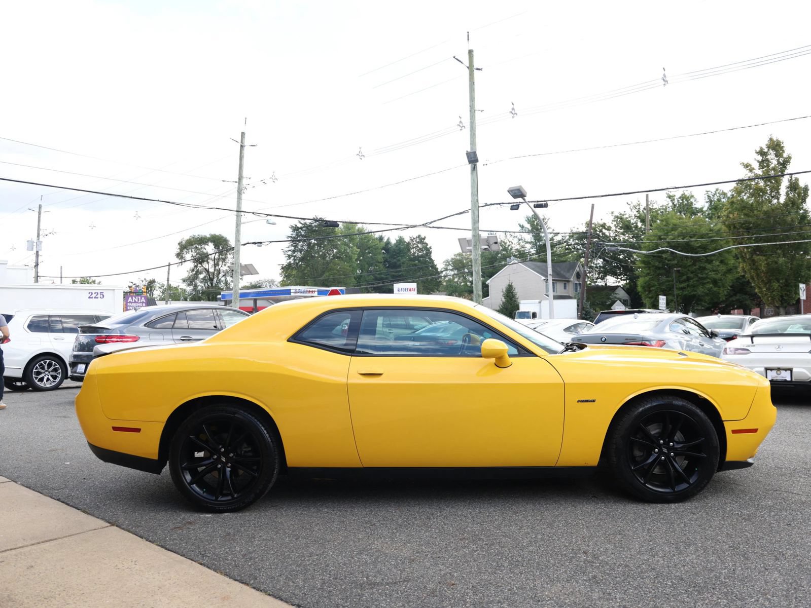 Used 2017 Dodge Challenger R/T w/ Blacktop Package RWD image 5