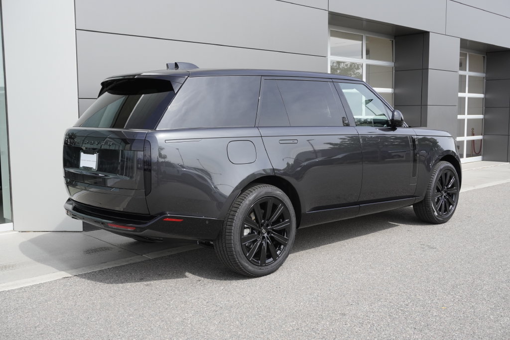 New 2027 Land Rover Range Rover Long Wheelbase SE AWD/4WD image 4
