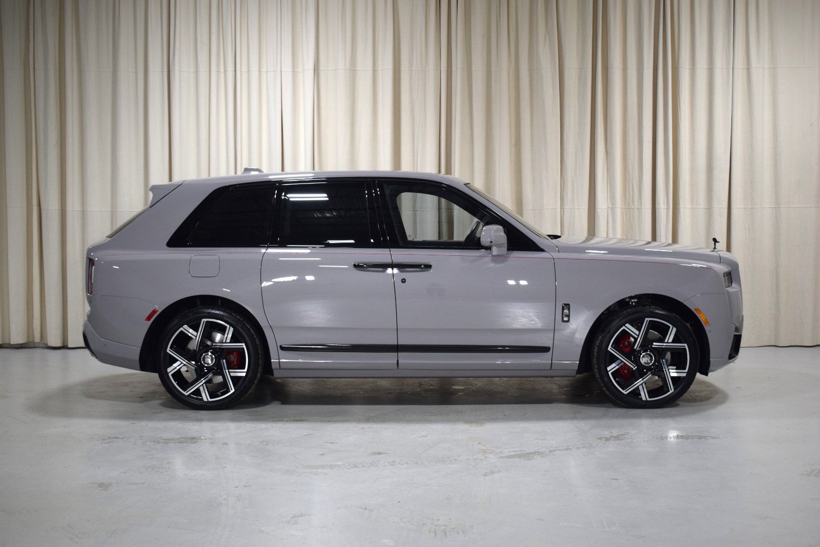 New 2026 Rolls-Royce Cullinan Black Badge image 12